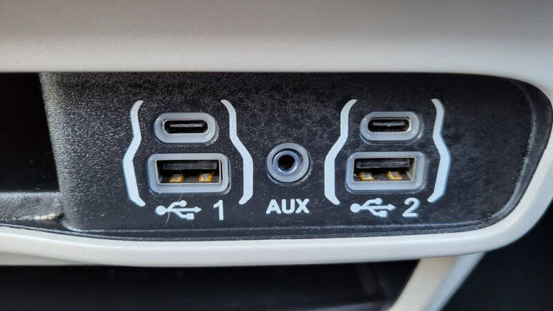 2024 Chrysler Pacifica Plug-In Hybrid Select