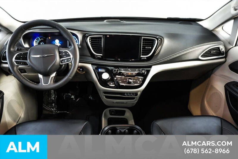 2024 Chrysler Pacifica Plug-In Hybrid Select