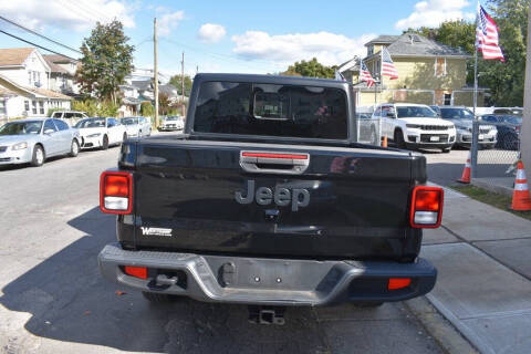 2022 Jeep Gladiator Sport