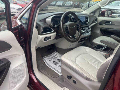 2017 Chrysler Pacifica Touring-L