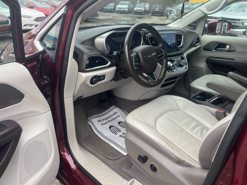 2017 Chrysler Pacifica Touring-L