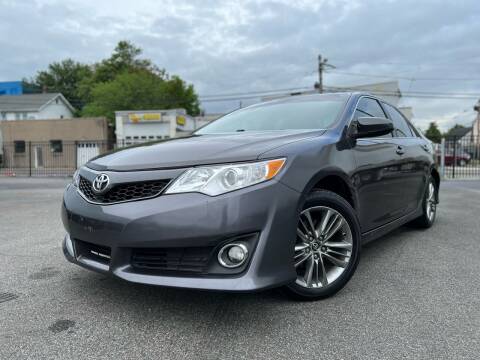 2012 Toyota Camry for sale at Illinois Auto Sales in Paterson NJ