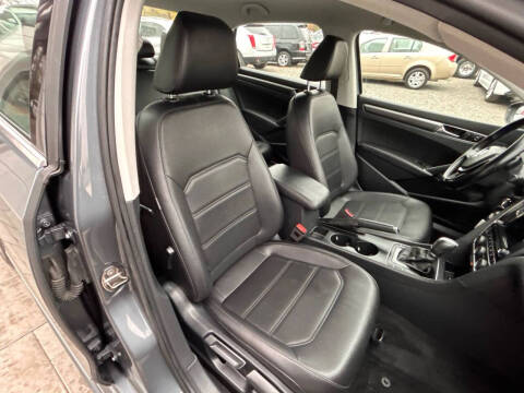 2017 Volkswagen Passat 1.8T R-Line