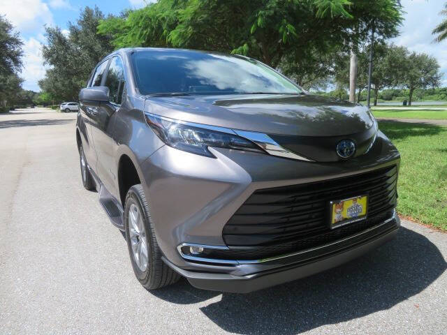 2024 Toyota Sienna XLE 7-Passenger