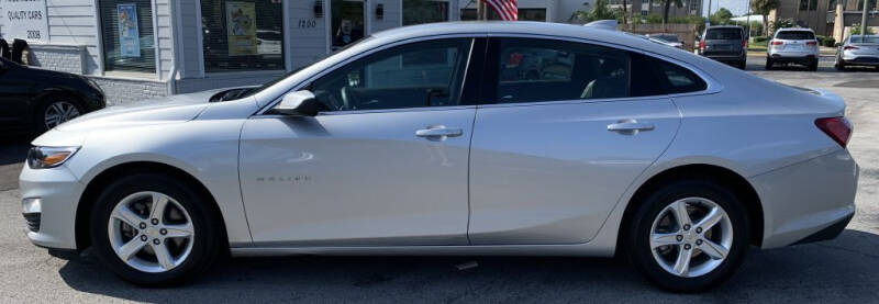 2022 Chevrolet Malibu 1LT photo 2