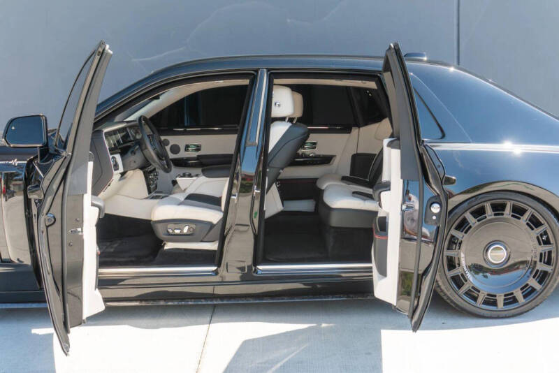 2024 Rolls-Royce Phantom