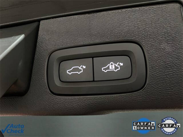 2025 Volvo XC60 B5 Core Dark Theme