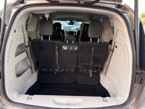 2017 Chrysler Pacifica Touring-L Plus