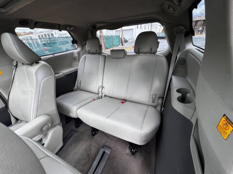 2013 Toyota Sienna Limited 7-Passenger