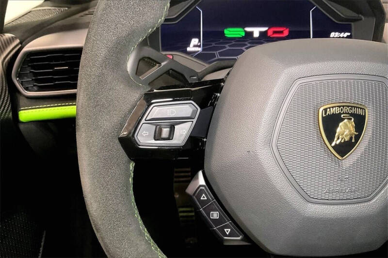 2022 Lamborghini Huracan STO