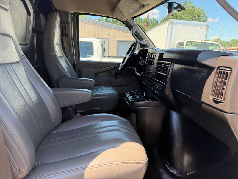 2022 GMC Savana 2500