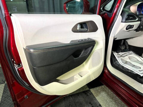 2017 Chrysler Pacifica Touring-L Plus