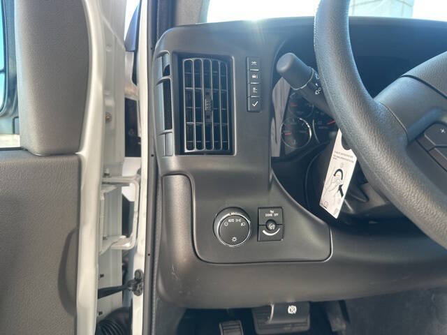 2025 Chevrolet Express 2500