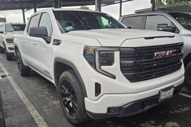 Used 2022 GMC Sierra 1500 Elevation with VIN 3GTUUCED1NG622953 for sale in Bloomington, IL