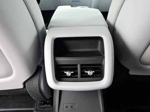 2025 Cadillac LYRIQ Luxury 1