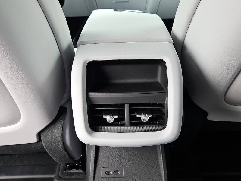 2025 Cadillac LYRIQ Luxury 1