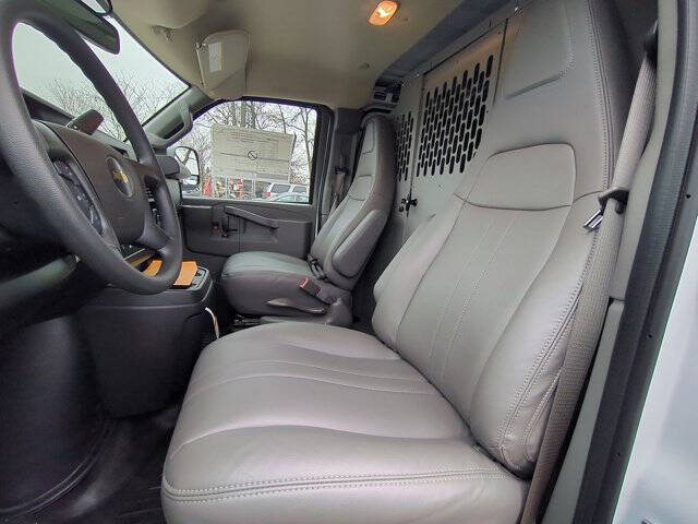 2025 Chevrolet Express 2500