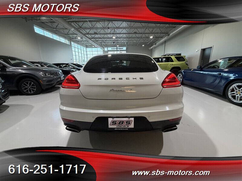 2016 Porsche Panamera 4 Edition