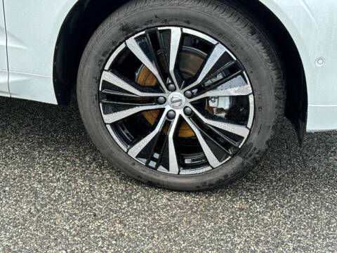 2025 Volvo XC60 B5 Plus Dark Theme