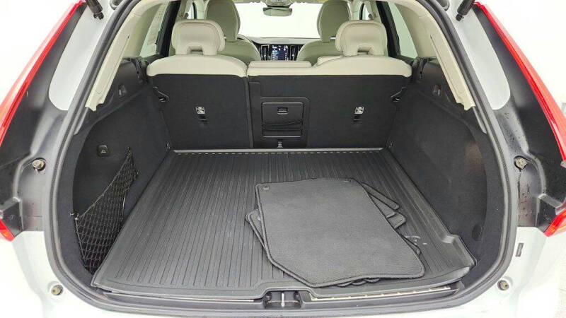 2024 Volvo XC60 Recharge T8 Plus Dark Theme