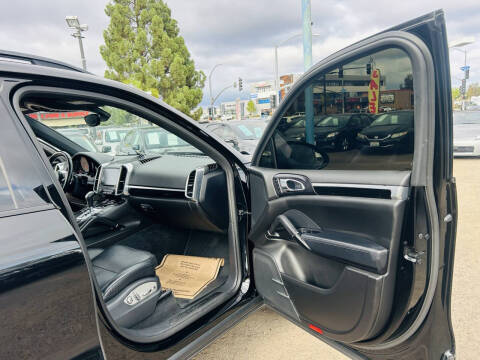 2018 Porsche Cayenne Platinum Edition