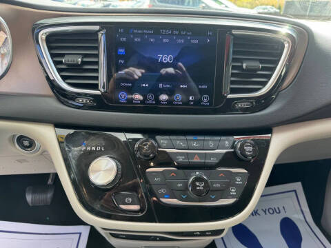 2017 Chrysler Pacifica Touring-L Plus