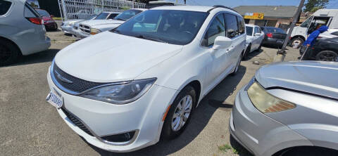 2017 Chrysler Pacifica Touring-L