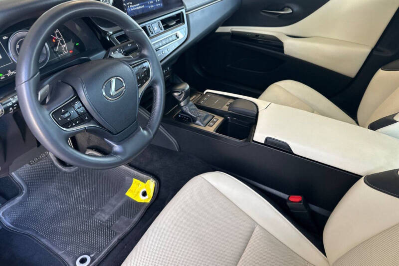 2022 Lexus ES 300h