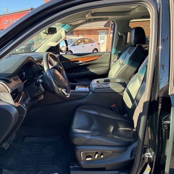 2018 Cadillac Escalade Luxury