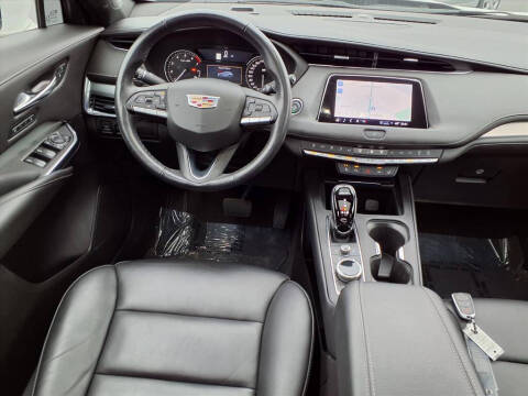 2023 Cadillac XT4 Premium Luxury