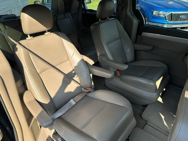 2012 Volkswagen Routan SE