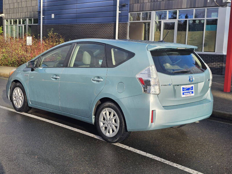 2013 Toyota Prius v Two