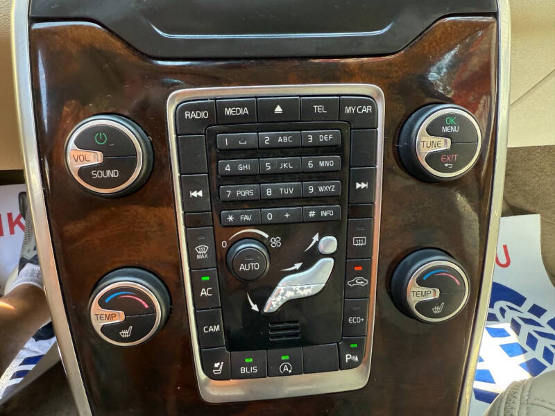 2015 Volvo XC70 T5 Drive-E Premier Plus