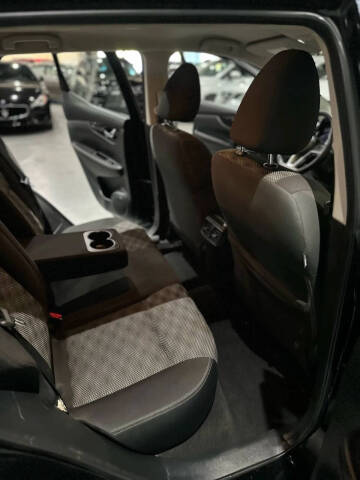 2017 Nissan Rogue Sport SV