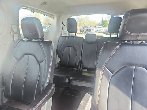 2017 Chrysler Pacifica Touring-L