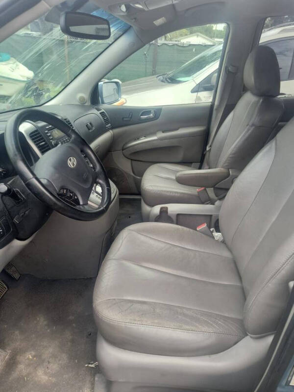 2008 Hyundai Entourage GLS