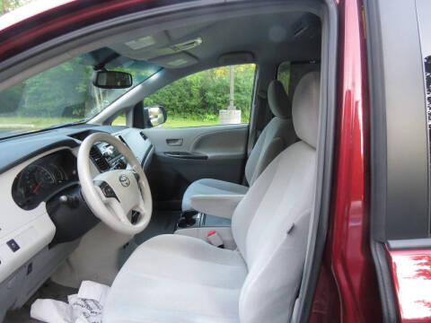 2013 Toyota Sienna LE 7-Passenger