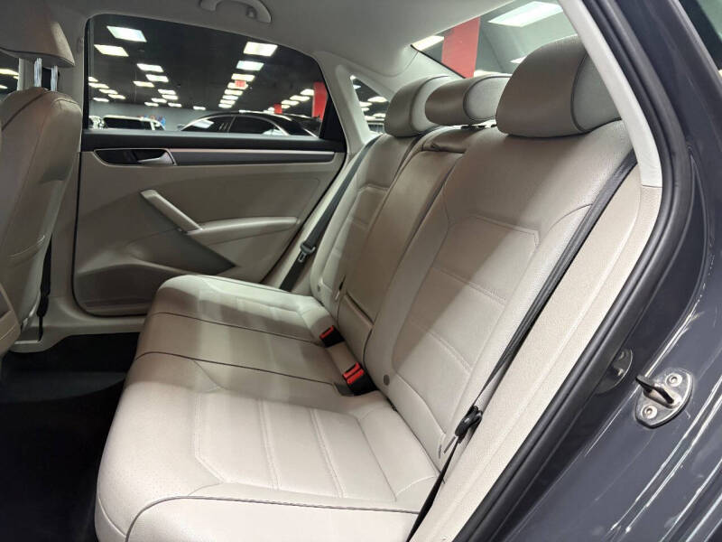 2017 Volkswagen Passat 1.8T R-Line