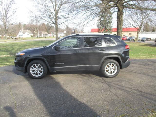 2015 Jeep Cherokee for sale at Bowlings Used Cars in Canton OH