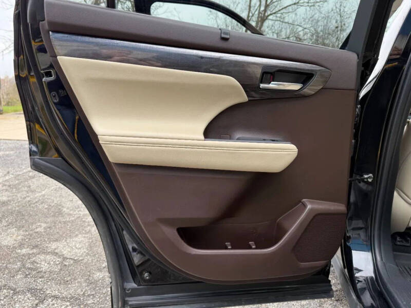 2022 Toyota Highlander Platinum