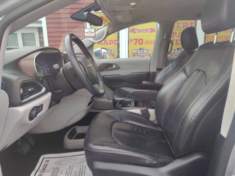 2017 Chrysler Pacifica Touring-L