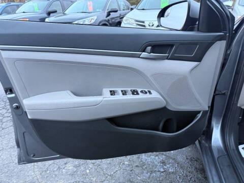 2018 Hyundai Elantra SE