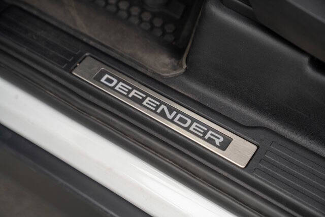 2022 Land Rover Defender 16
