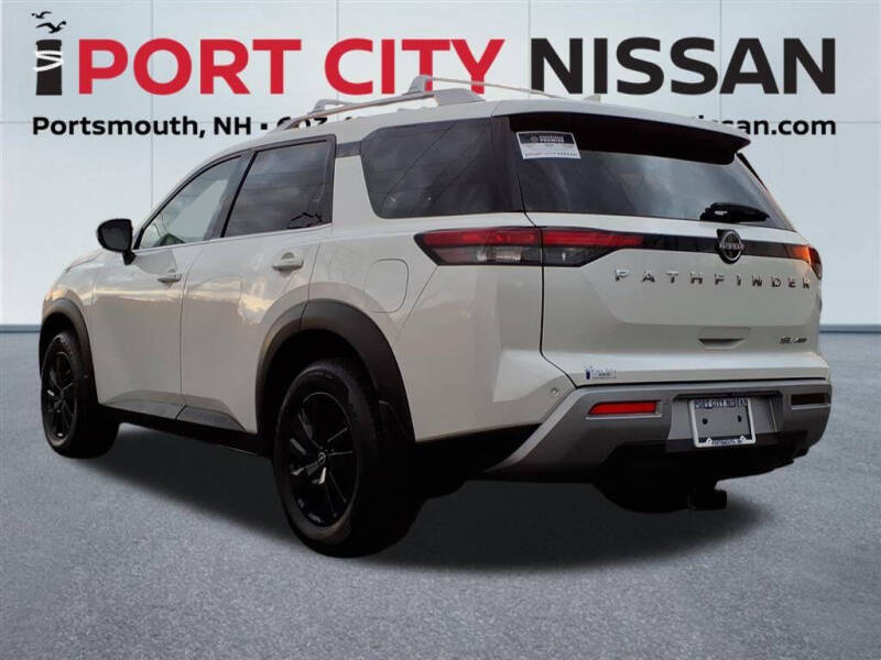 2022 Nissan Pathfinder SL