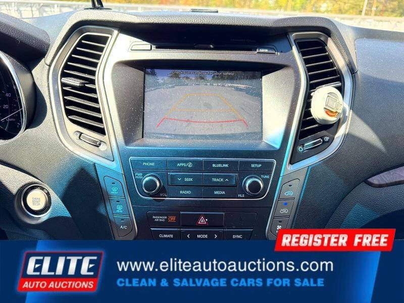 2017 Hyundai Santa Fe SE