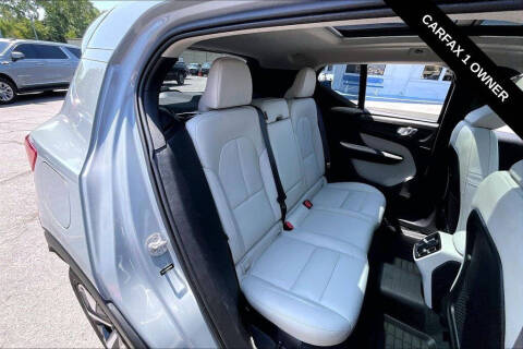 2024 Volvo XC40 B5 Plus Bright Theme