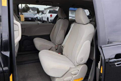 2013 Toyota Sienna LE 8-Passenger