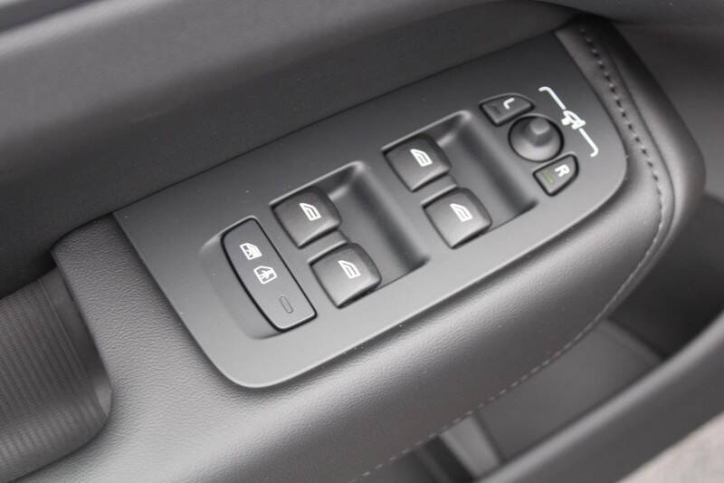 2025 Volvo XC60 T8 Plus Dark Theme