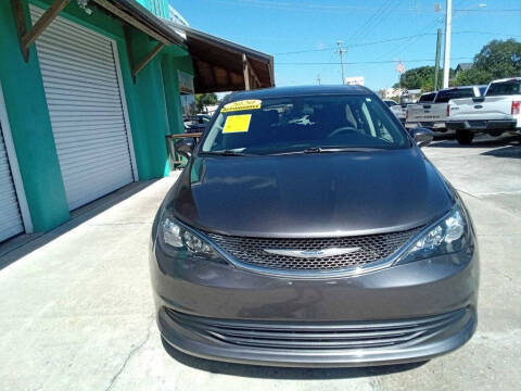 2020 Chrysler Voyager LX
