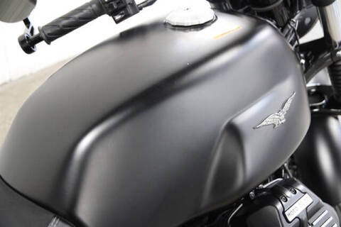 2021 Moto Guzzi V7 Stone